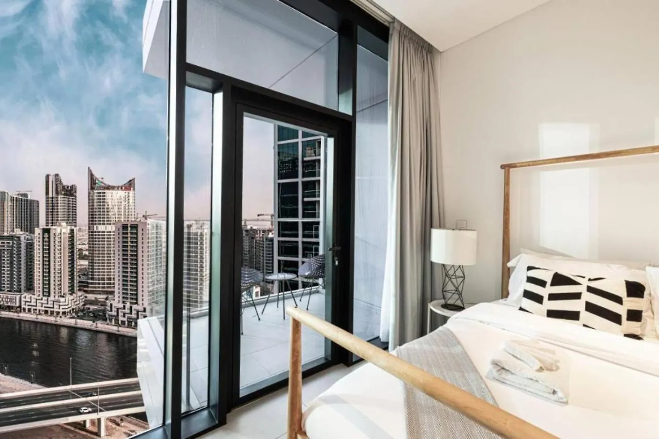 Elegant Cozy Studio Canal View Dubaï